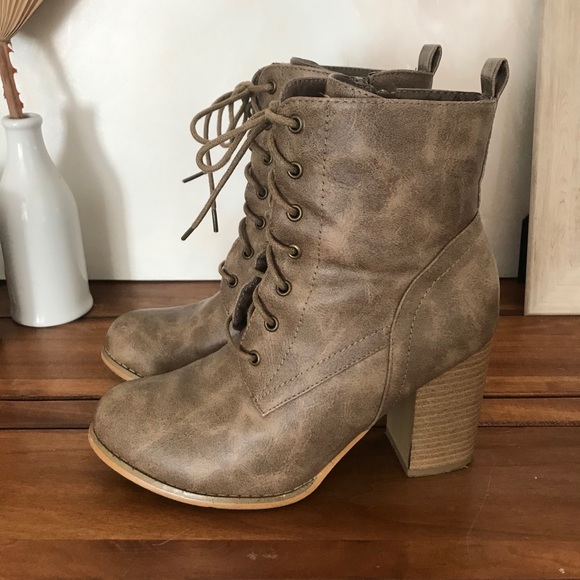 Taupe tan ankle booties - Picture 3 of 5